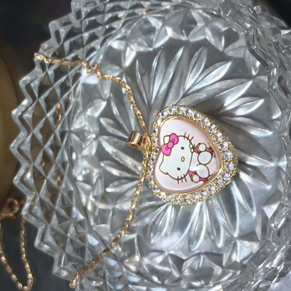 🆕 HELLO KITTY LAMINATED GOLD NECKLACE - Picture 1 of 12